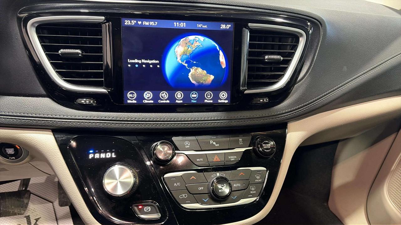 2020 Chrysler Pacifica LIMITED | LEATHER |SUNROOF| CLEAN CARFAX Photo