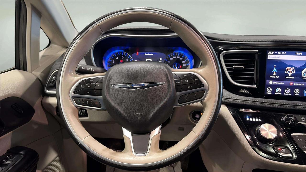 2020 Chrysler Pacifica LIMITED | LEATHER |SUNROOF| CLEAN CARFAX Photo