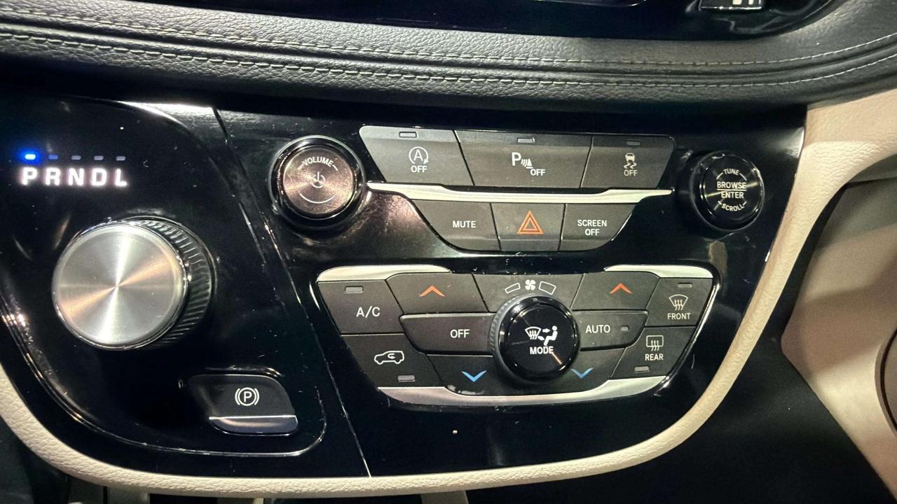 2020 Chrysler Pacifica LIMITED | LEATHER |SUNROOF| CLEAN CARFAX Photo