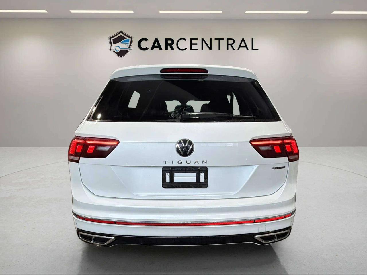 2023 Volkswagen Tiguan HIGHLINE | CLEAN CARFAX| R LINE | 1 OWNER | FENDER Photo