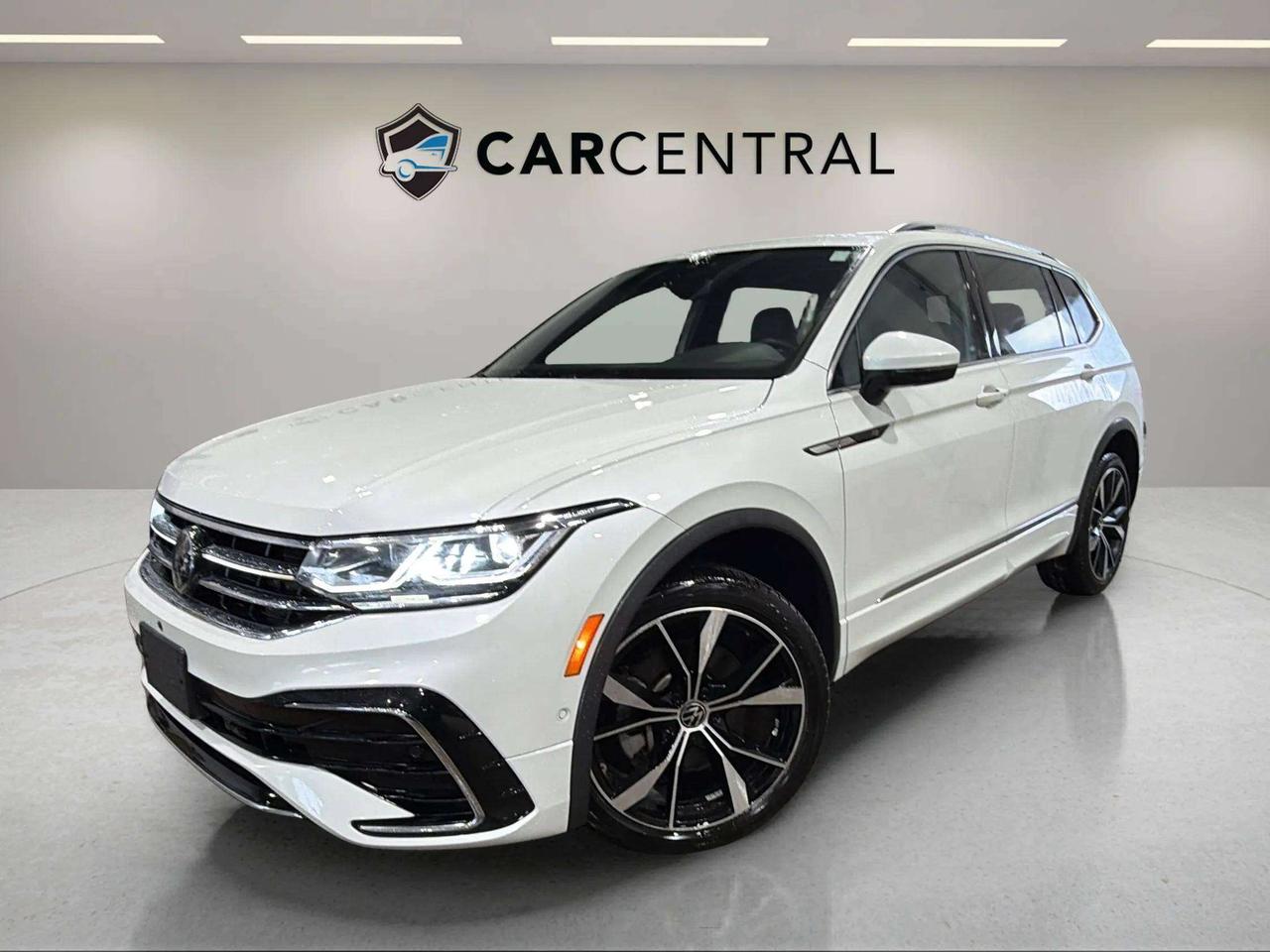 2023 Volkswagen Tiguan HIGHLINE | CLEAN CARFAX| R LINE | 1 OWNER | FENDER Photo