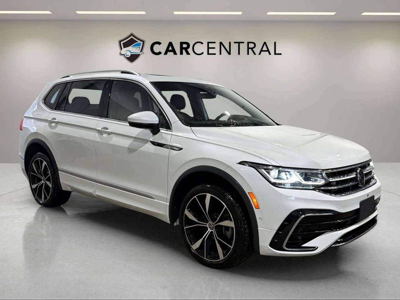2023 Volkswagen Tiguan HIGHLINE | CLEAN CARFAX| R LINE | 1 OWNER | FENDER Photo