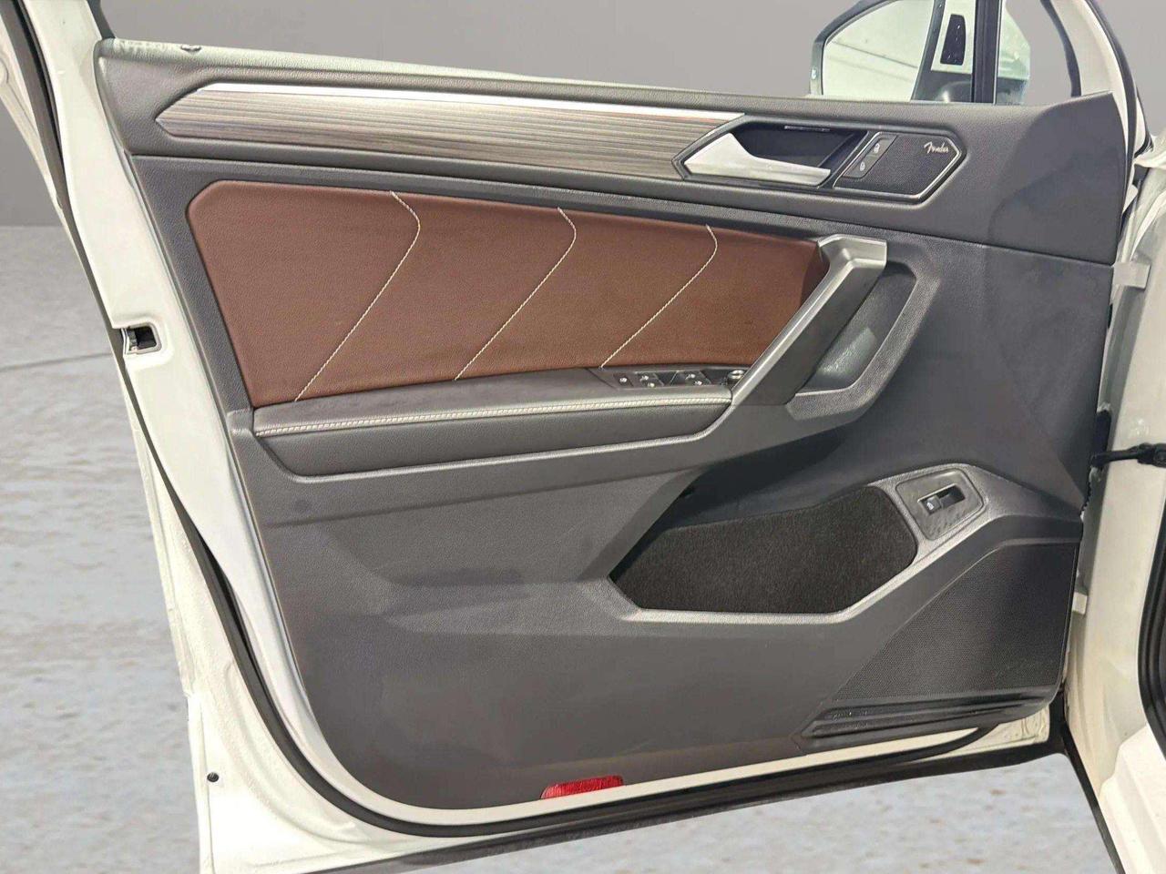 2023 Volkswagen Tiguan HIGHLINE | CLEAN CARFAX| R LINE | 1 OWNER | FENDER Photo