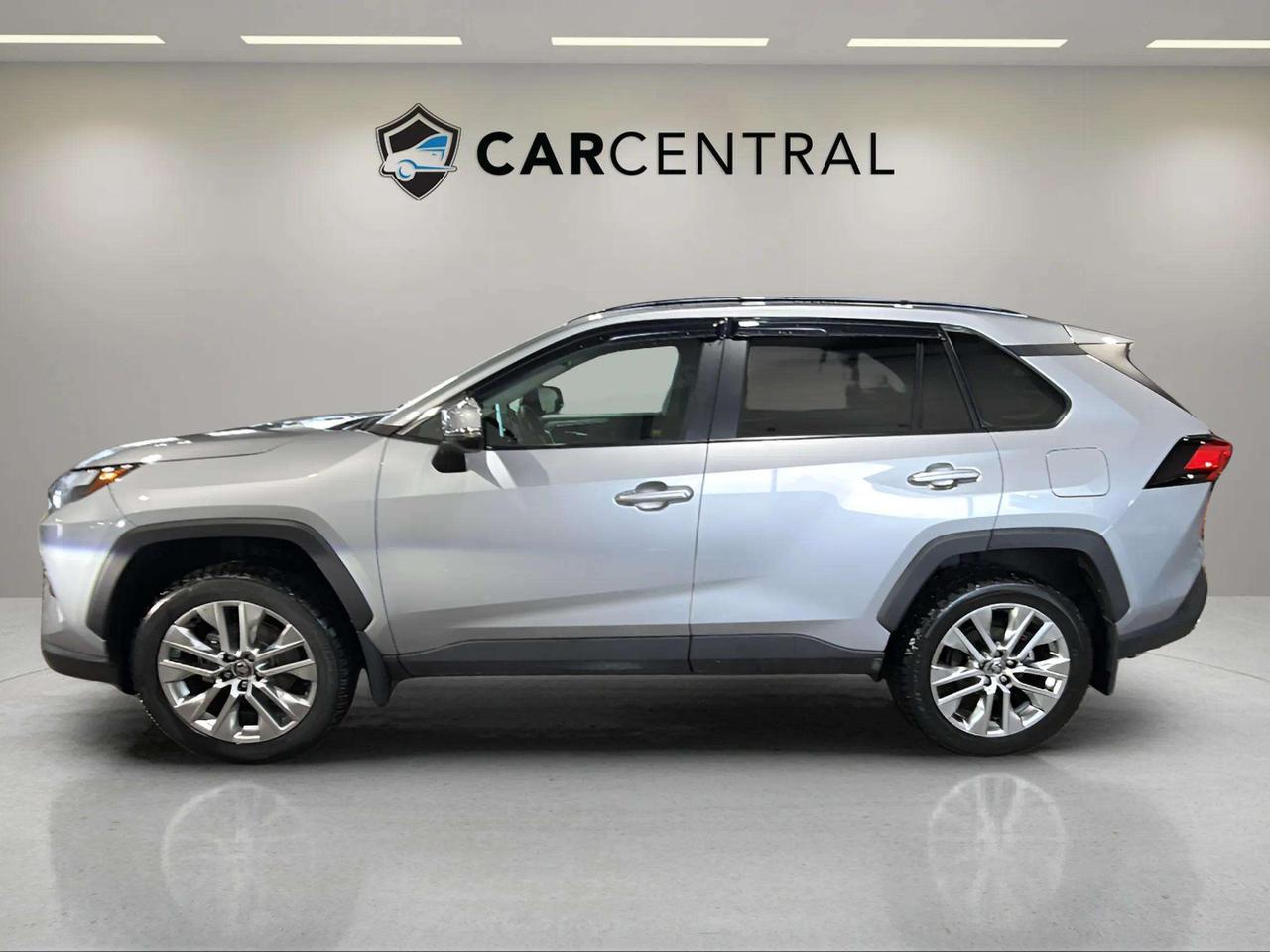 2024 Toyota RAV4 XLE PREMIUM| AWD| LEATHER| ROOF| NO ACCIDENT Photo