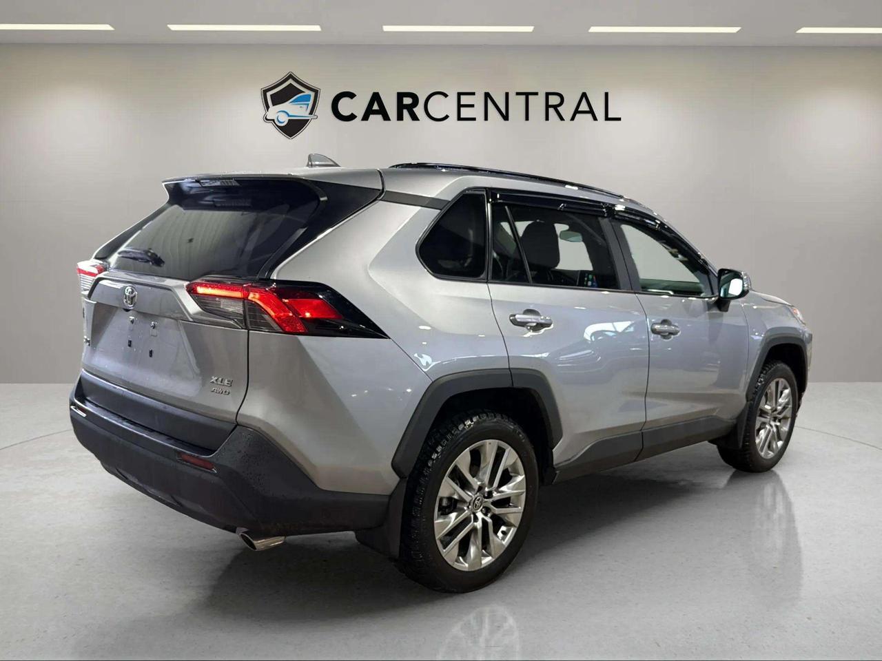 2024 Toyota RAV4 XLE PREMIUM| AWD| LEATHER| ROOF| NO ACCIDENT Photo