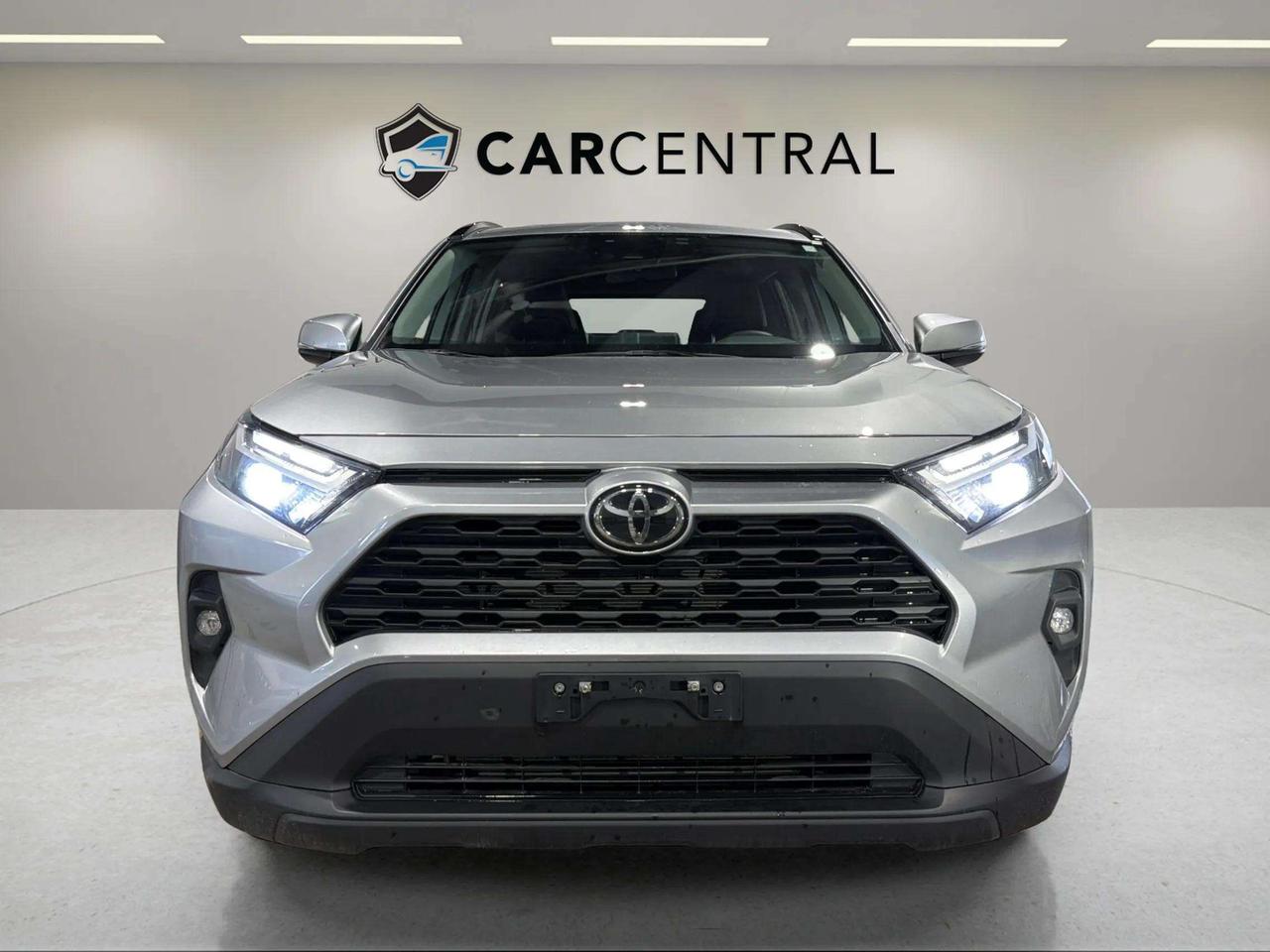 2024 Toyota RAV4 XLE PREMIUM| AWD| LEATHER| ROOF| NO ACCIDENT Photo