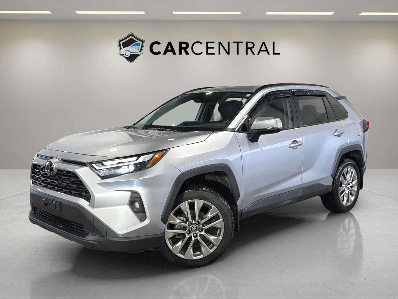 2024 Toyota RAV4 XLE PREMIUM| AWD| LEATHER| ROOF| NO ACCIDENT Photo0