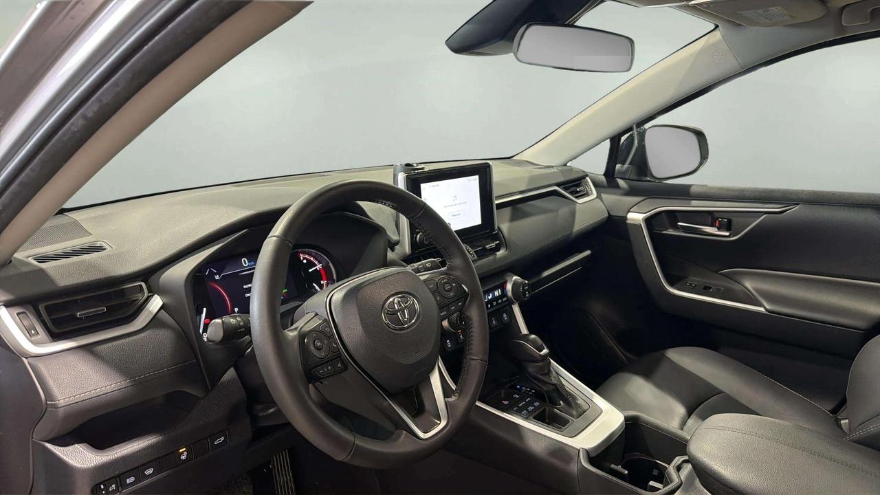 2024 Toyota RAV4 XLE PREMIUM| AWD| LEATHER| ROOF| NO ACCIDENT Photo