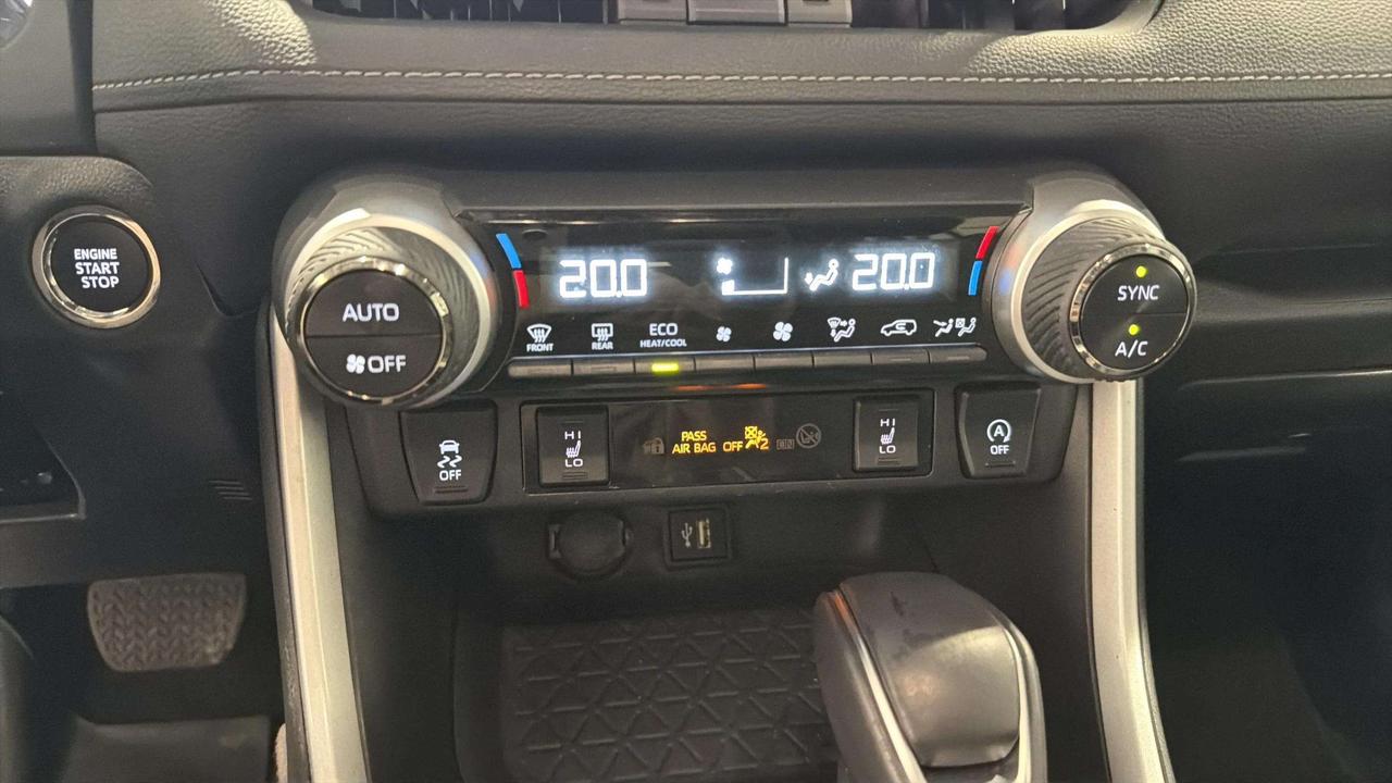2024 Toyota RAV4 XLE PREMIUM| AWD| LEATHER| ROOF| NO ACCIDENT Photo