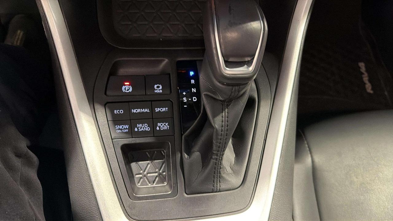 2024 Toyota RAV4 XLE PREMIUM| AWD| LEATHER| ROOF| NO ACCIDENT Photo