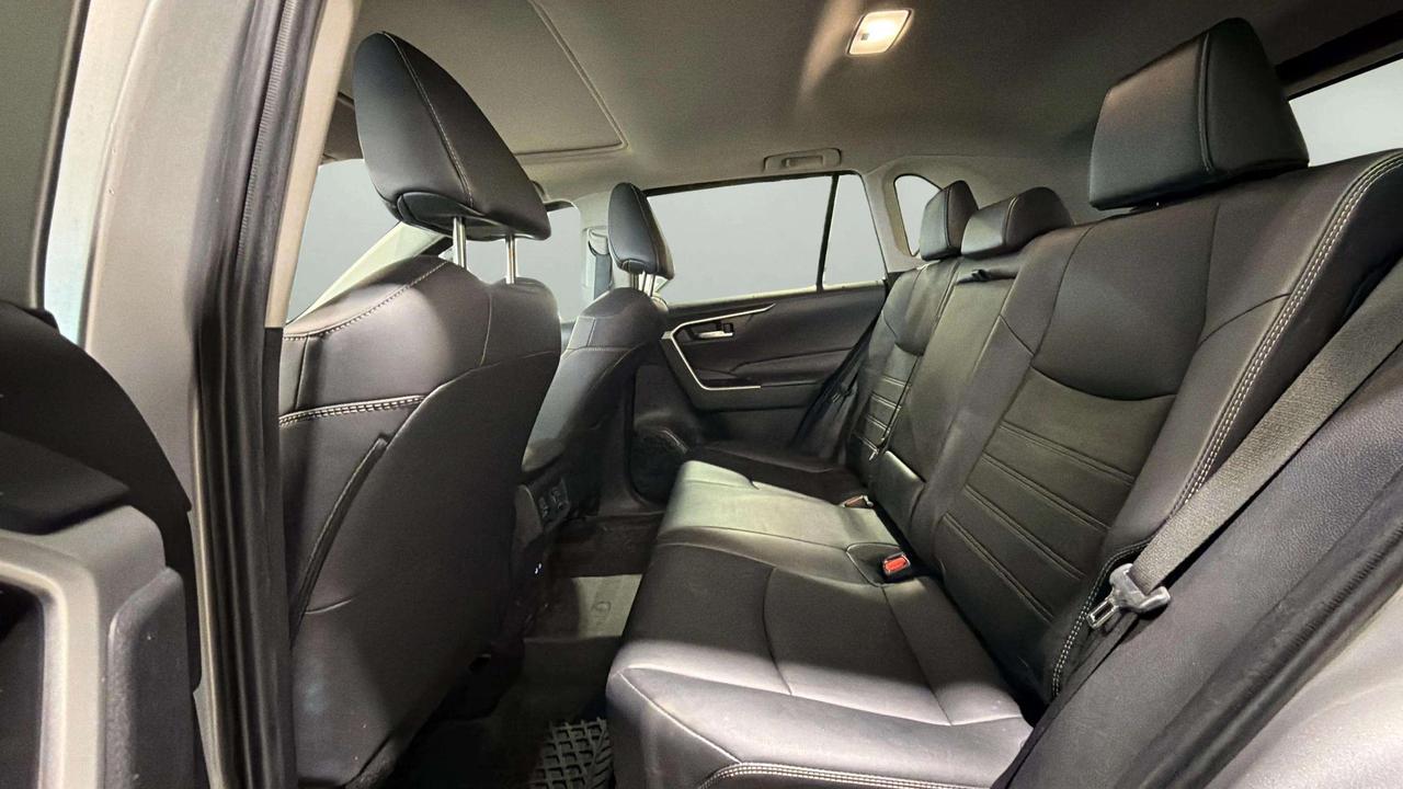 2024 Toyota RAV4 XLE PREMIUM| AWD| LEATHER| ROOF| NO ACCIDENT Photo