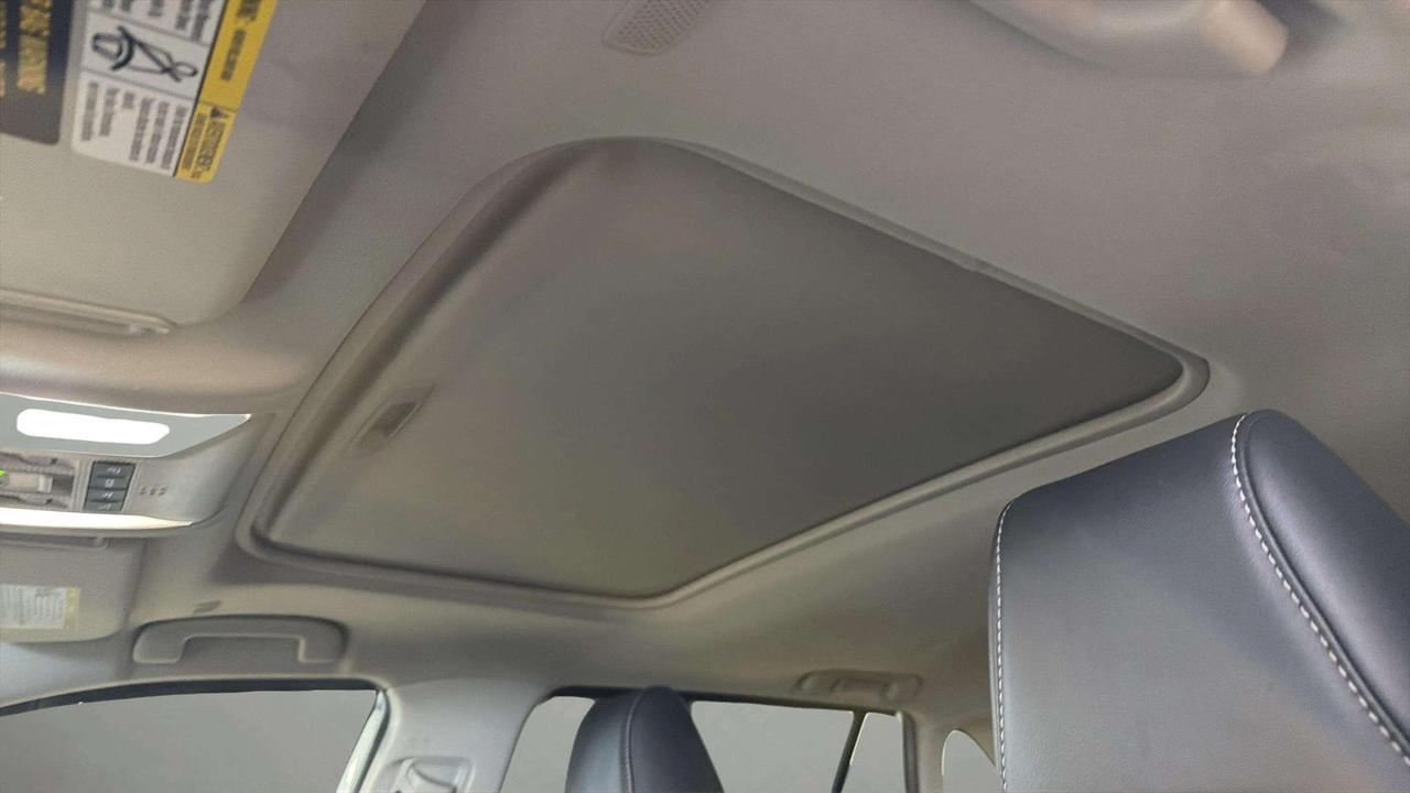 2024 Toyota RAV4 XLE PREMIUM| AWD| LEATHER| ROOF| NO ACCIDENT Photo