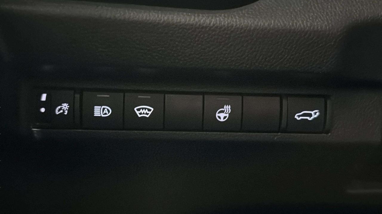 2024 Toyota RAV4 XLE PREMIUM| AWD| LEATHER| ROOF| NO ACCIDENT Photo