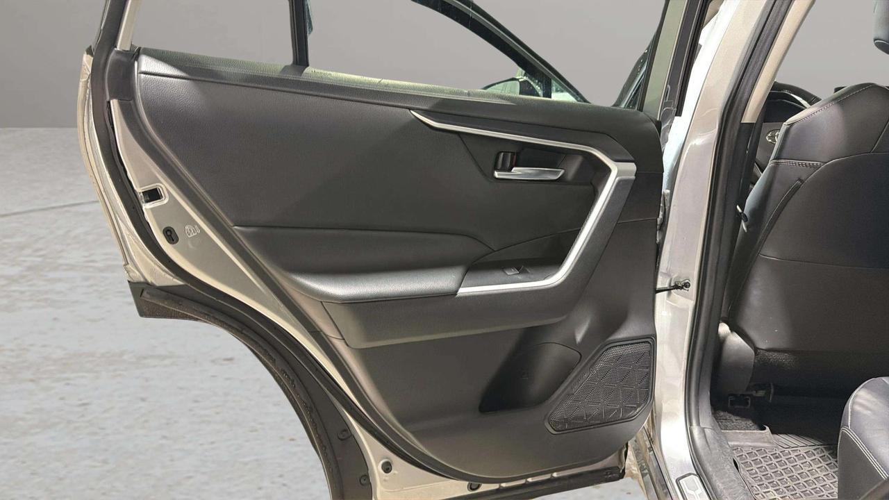 2024 Toyota RAV4 XLE PREMIUM| AWD| LEATHER| ROOF| NO ACCIDENT Photo