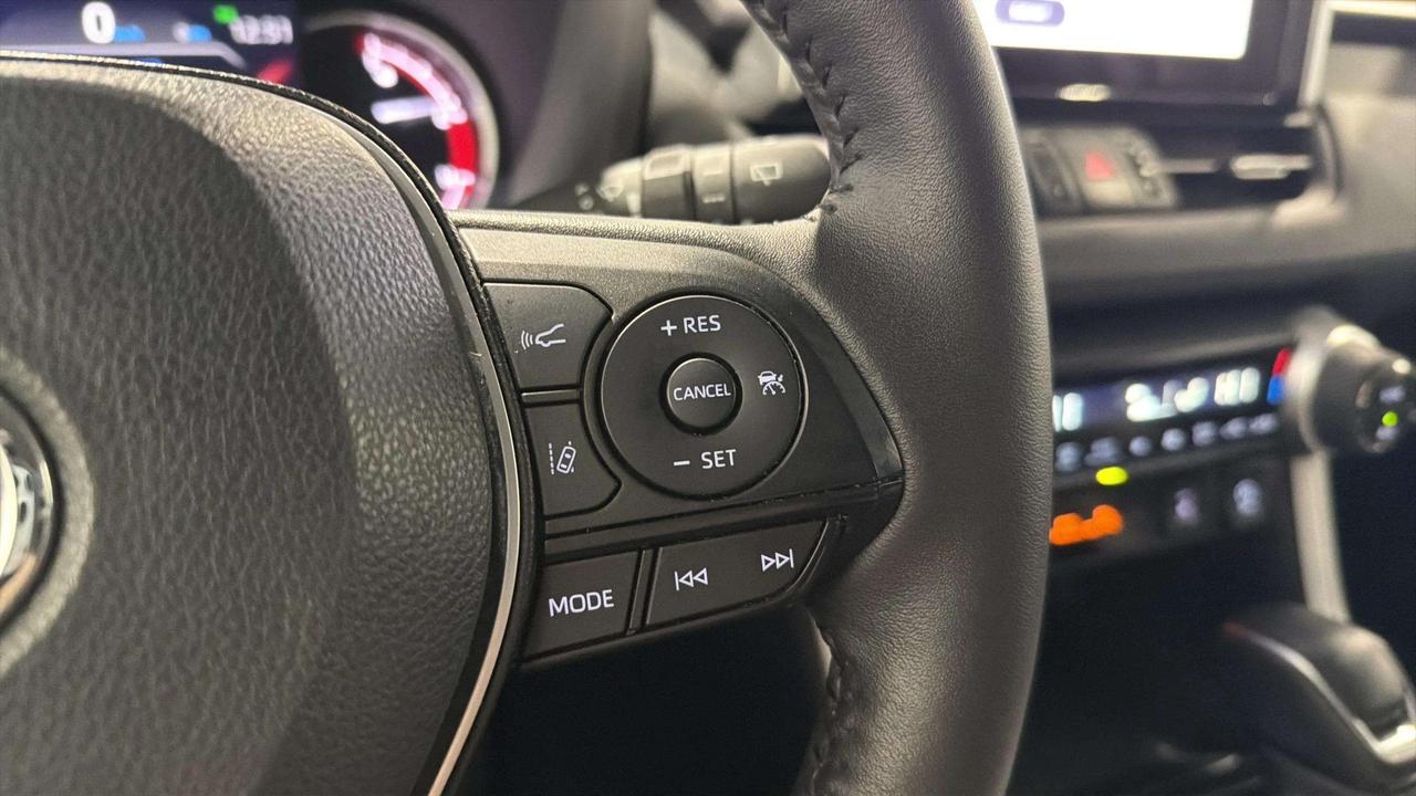 2024 Toyota RAV4 XLE PREMIUM| AWD| LEATHER| ROOF| NO ACCIDENT Photo