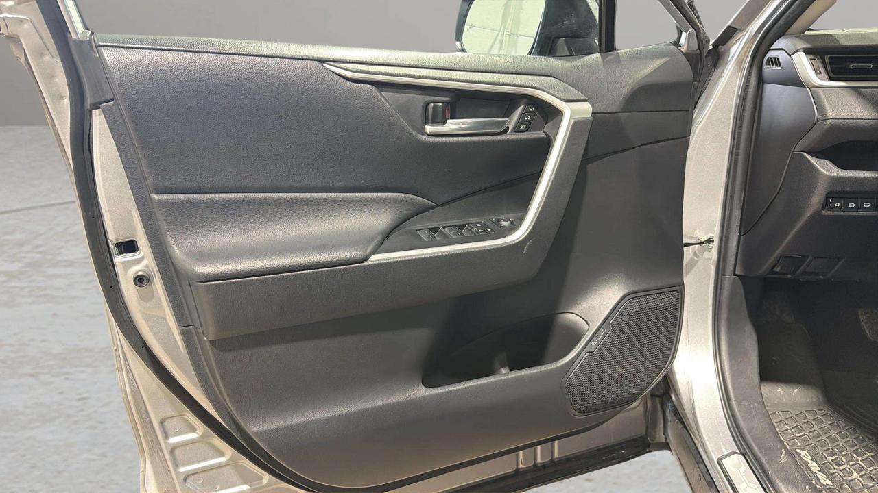 2024 Toyota RAV4 XLE PREMIUM| AWD| LEATHER| ROOF| NO ACCIDENT Photo