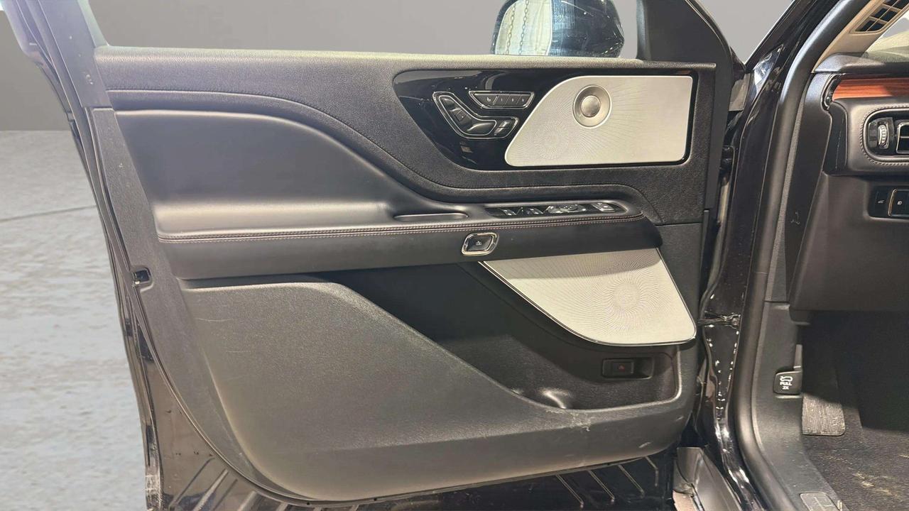 2023 Lincoln Aviator RESERVE| AWD | LEATHER | PANO ROOF Photo