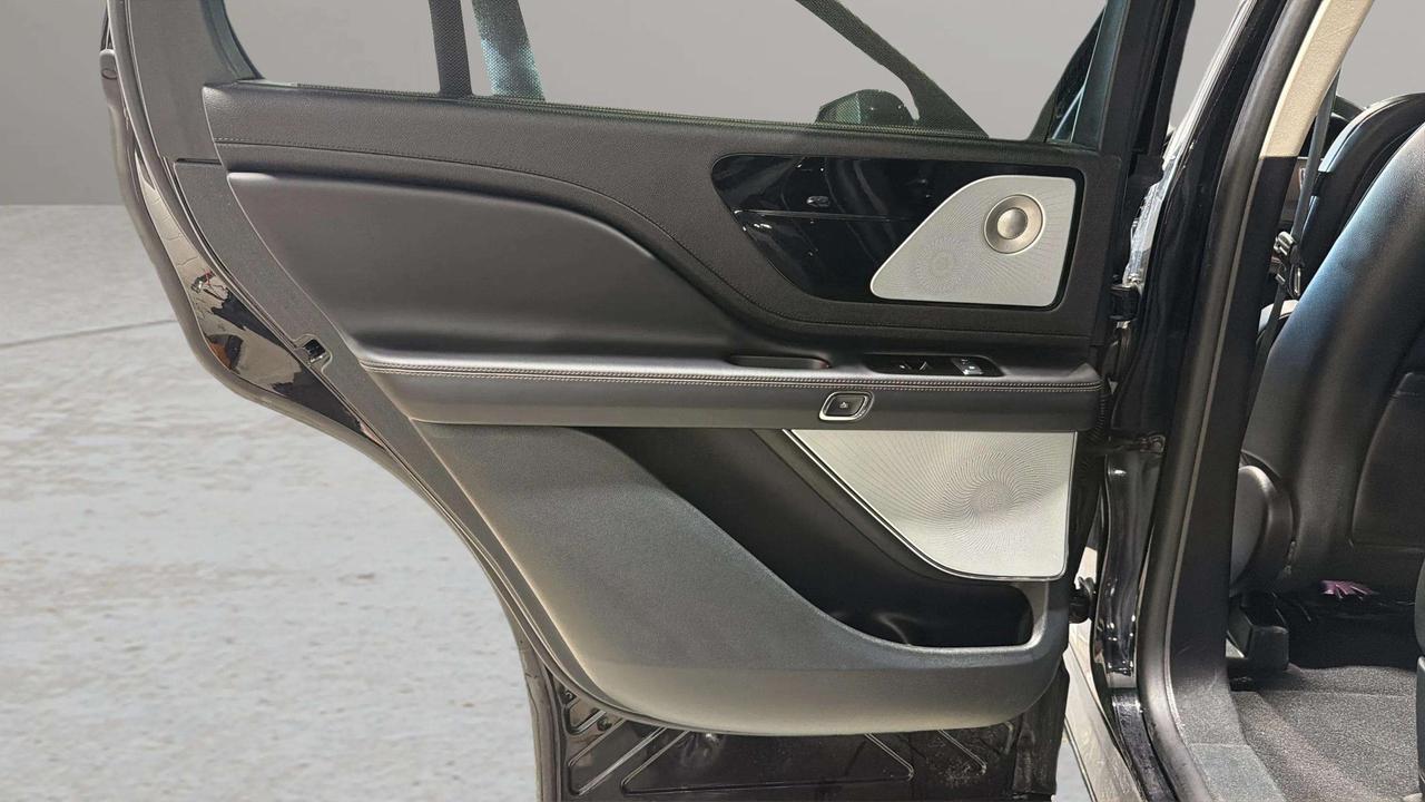 2023 Lincoln Aviator RESERVE| AWD | LEATHER | PANO ROOF Photo