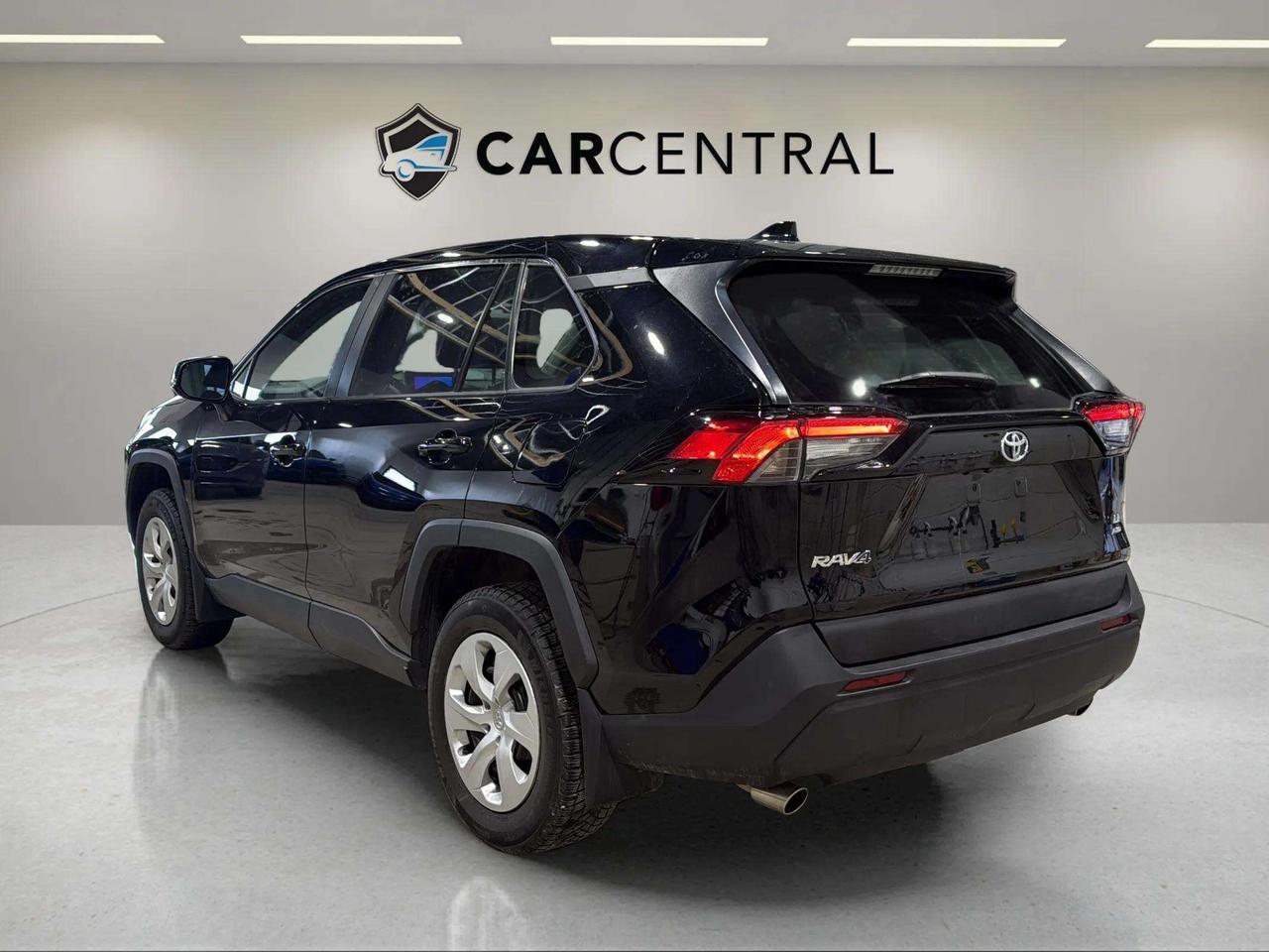 2023 Toyota RAV4 LE AWD | CARPLAY | LANE ASSIST | HEATED SEATS Photo