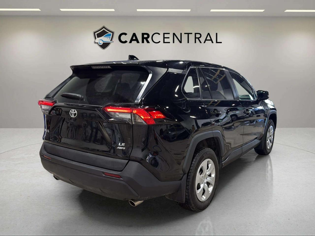 2023 Toyota RAV4 LE AWD | CARPLAY | LANE ASSIST | HEATED SEATS Photo