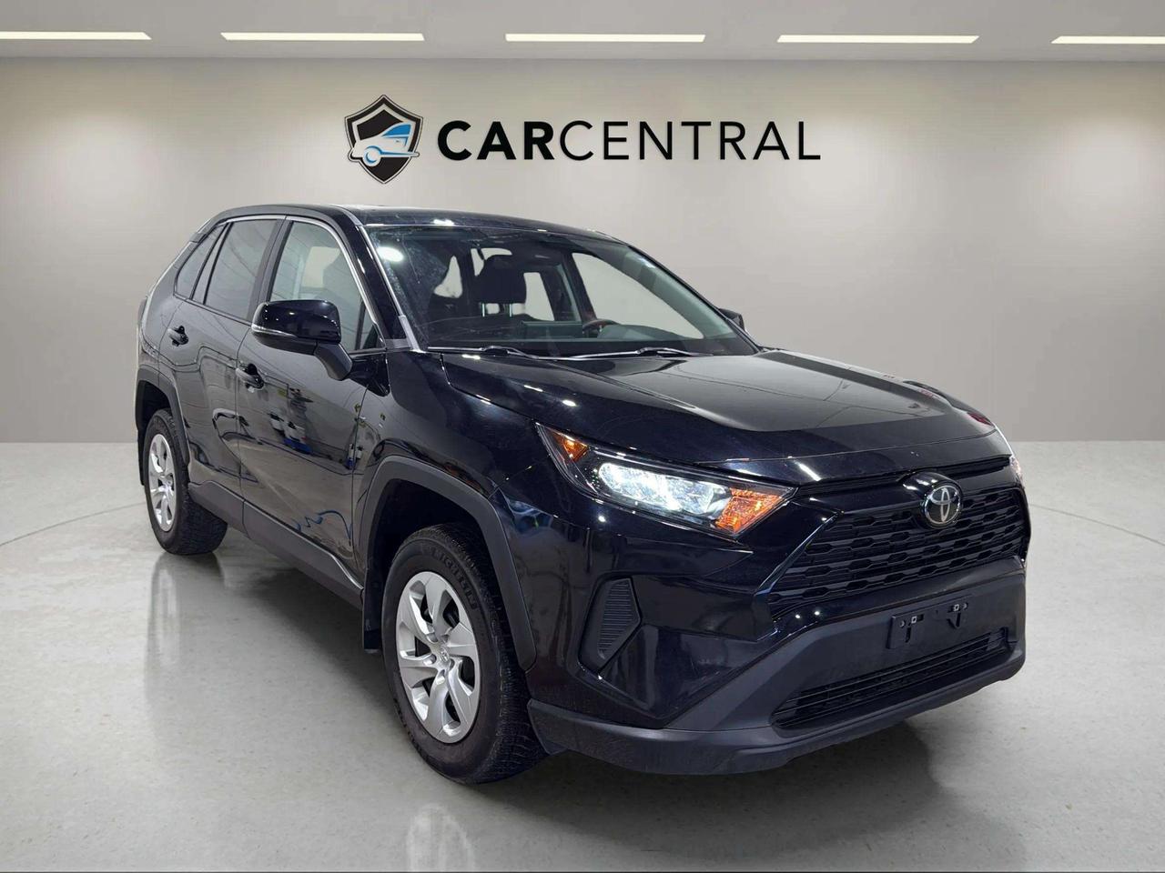 2023 Toyota RAV4 LE AWD | CARPLAY | LANE ASSIST | HEATED SEATS Photo