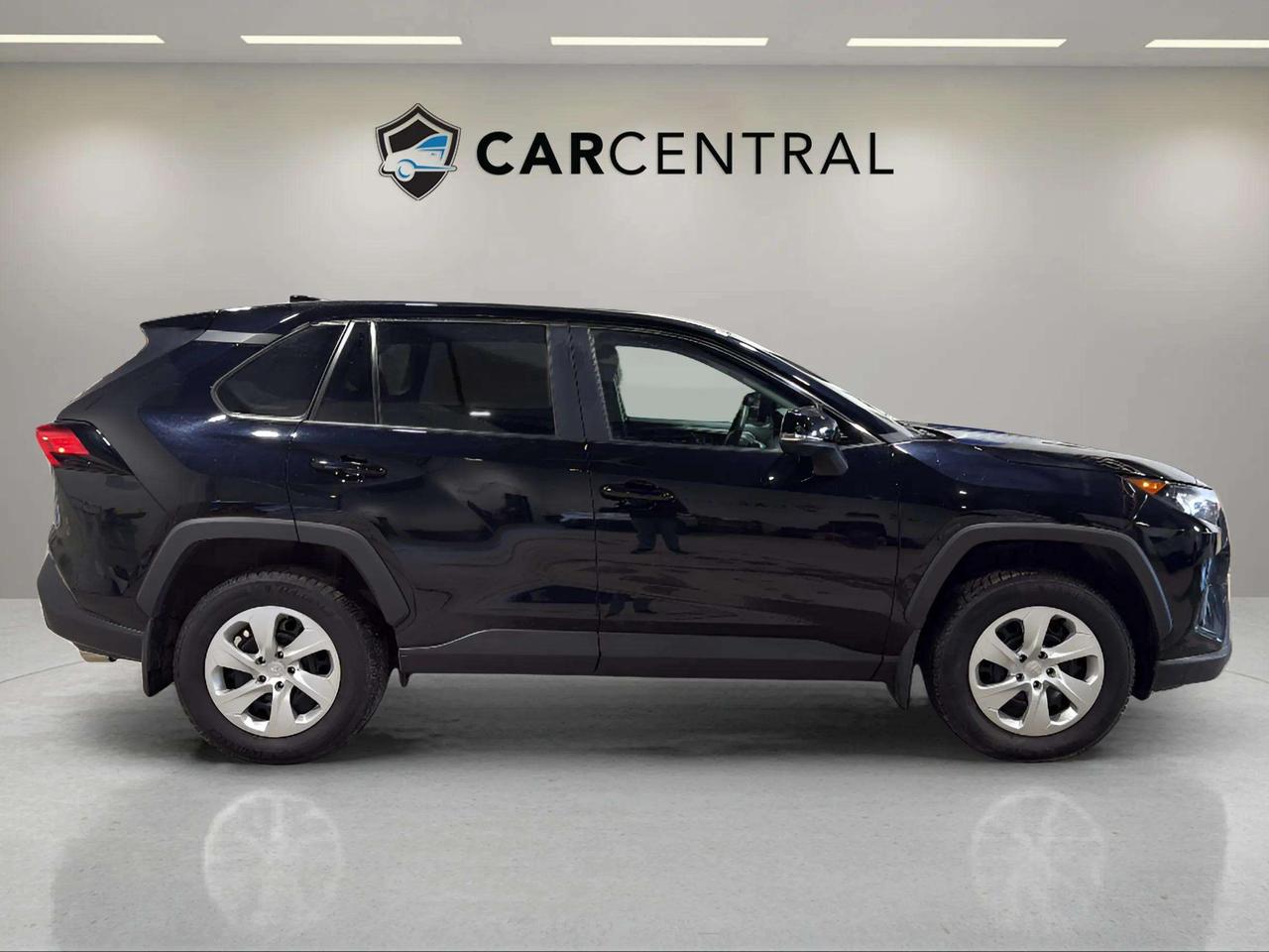 2023 Toyota RAV4 LE AWD | CARPLAY | LANE ASSIST | HEATED SEATS Photo
