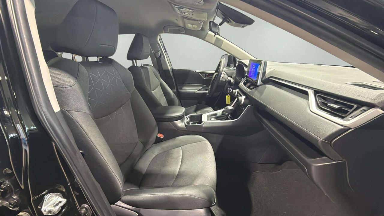 2023 Toyota RAV4 LE AWD | CARPLAY | LANE ASSIST | HEATED SEATS Photo