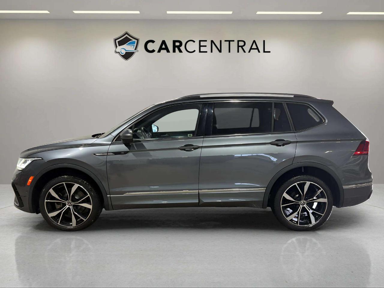 2022 Volkswagen Tiguan HIGHLINE | R LINE | 360 | LEATHER | CARPLAY| PANO Photo