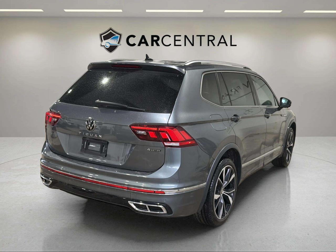 2022 Volkswagen Tiguan HIGHLINE | R LINE | 360 | LEATHER | CARPLAY| PANO Photo