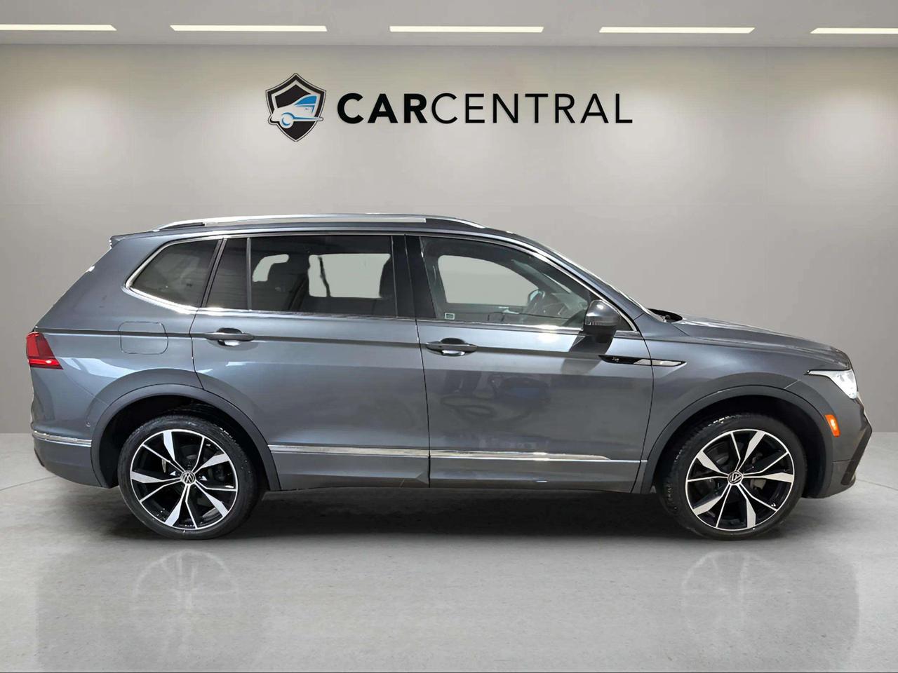 2022 Volkswagen Tiguan HIGHLINE | R LINE | 360 | LEATHER | CARPLAY| PANO Photo
