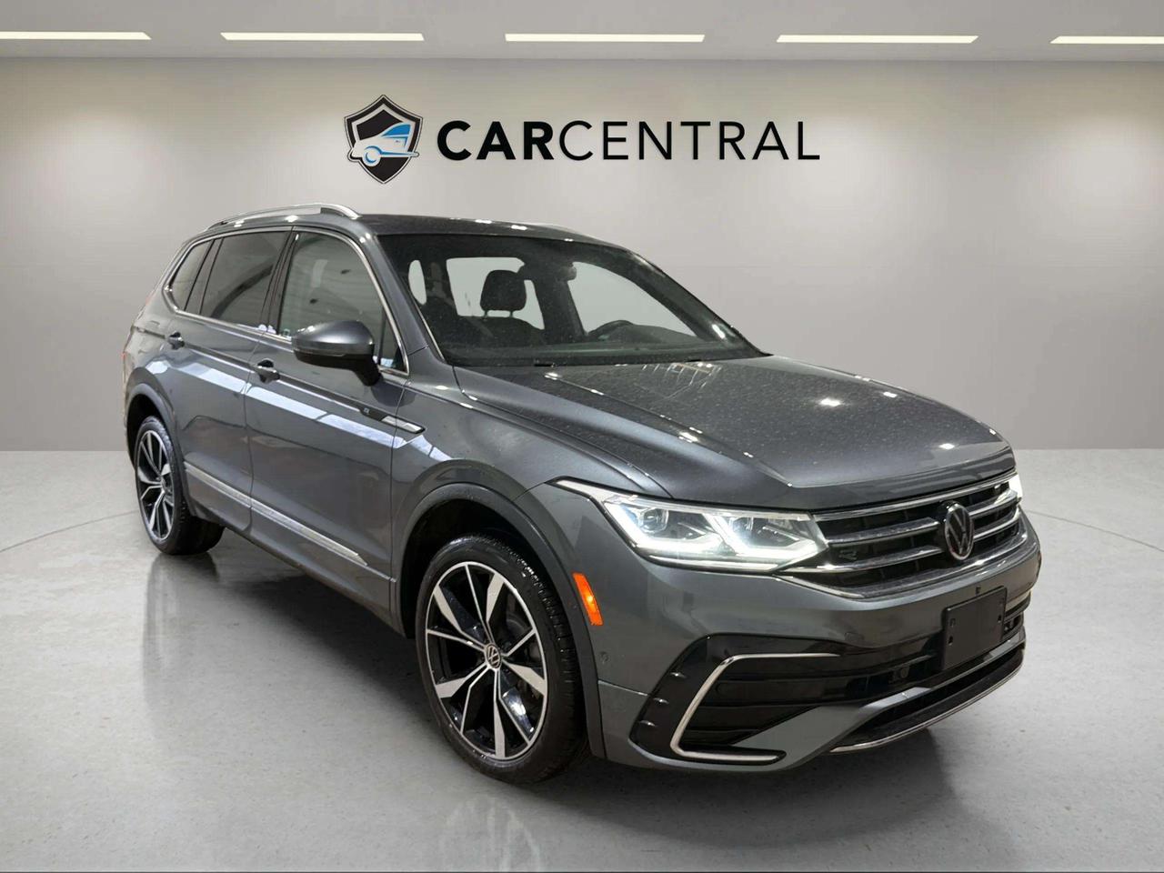 2022 Volkswagen Tiguan HIGHLINE | R LINE | 360 | LEATHER | CARPLAY| PANO Photo