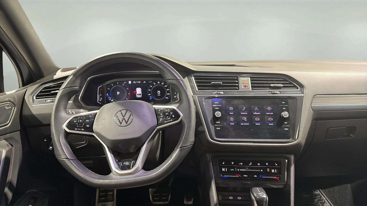 2022 Volkswagen Tiguan HIGHLINE | R LINE | 360 | LEATHER | CARPLAY| PANO Photo