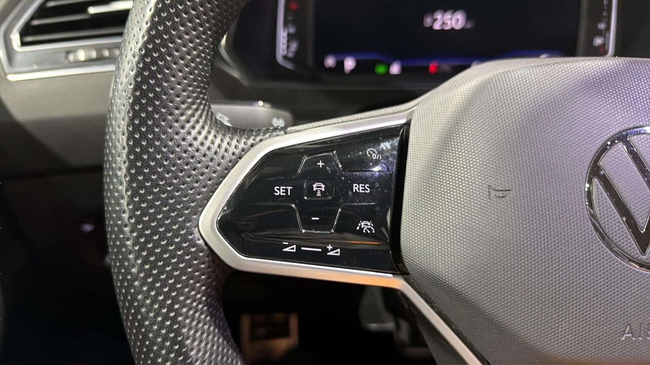 2022 Volkswagen Tiguan HIGHLINE | R LINE | 360 | LEATHER | CARPLAY| PANO Photo