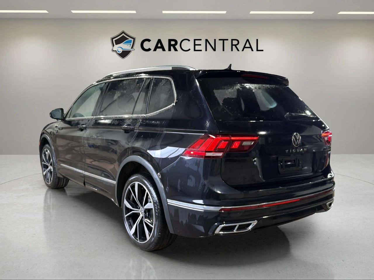 2023 Volkswagen Tiguan HIGHLINE | R-LINE | AWD | LEATHER | CLEAN CARFAX Photo