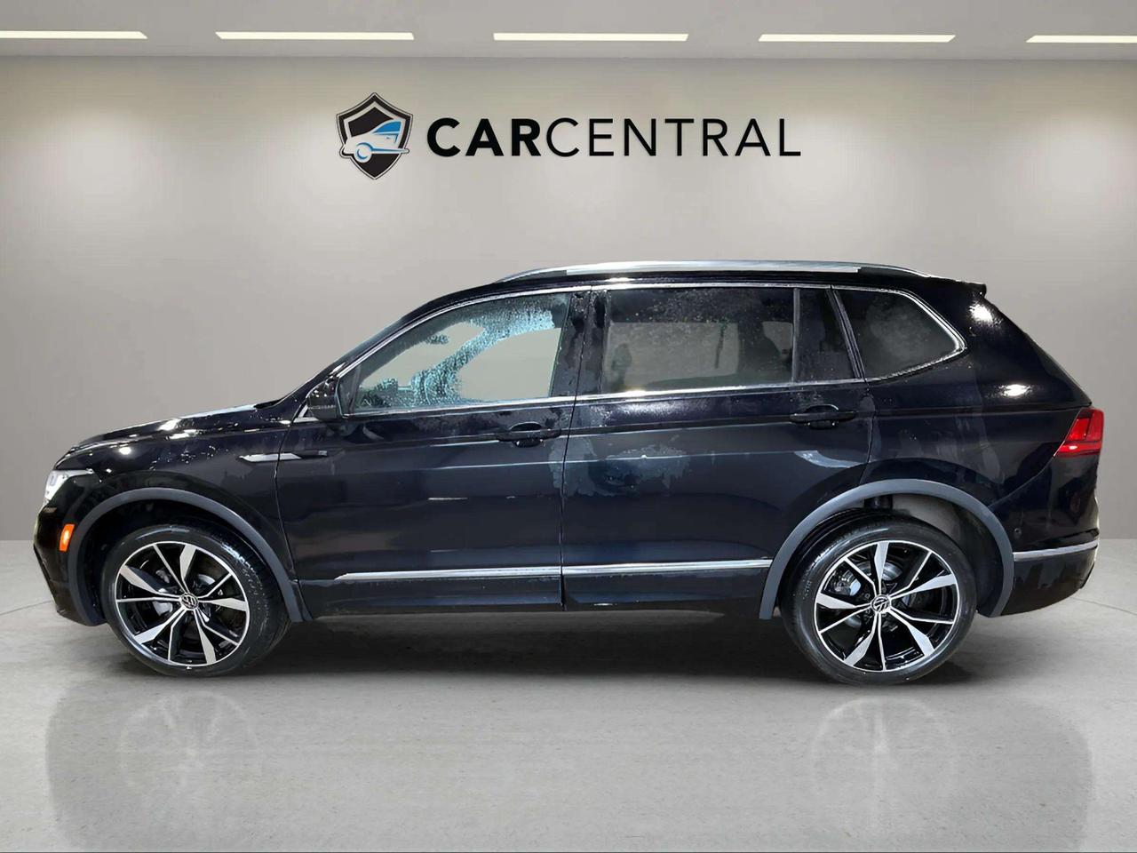 2023 Volkswagen Tiguan HIGHLINE | R-LINE | AWD | LEATHER | CLEAN CARFAX Photo
