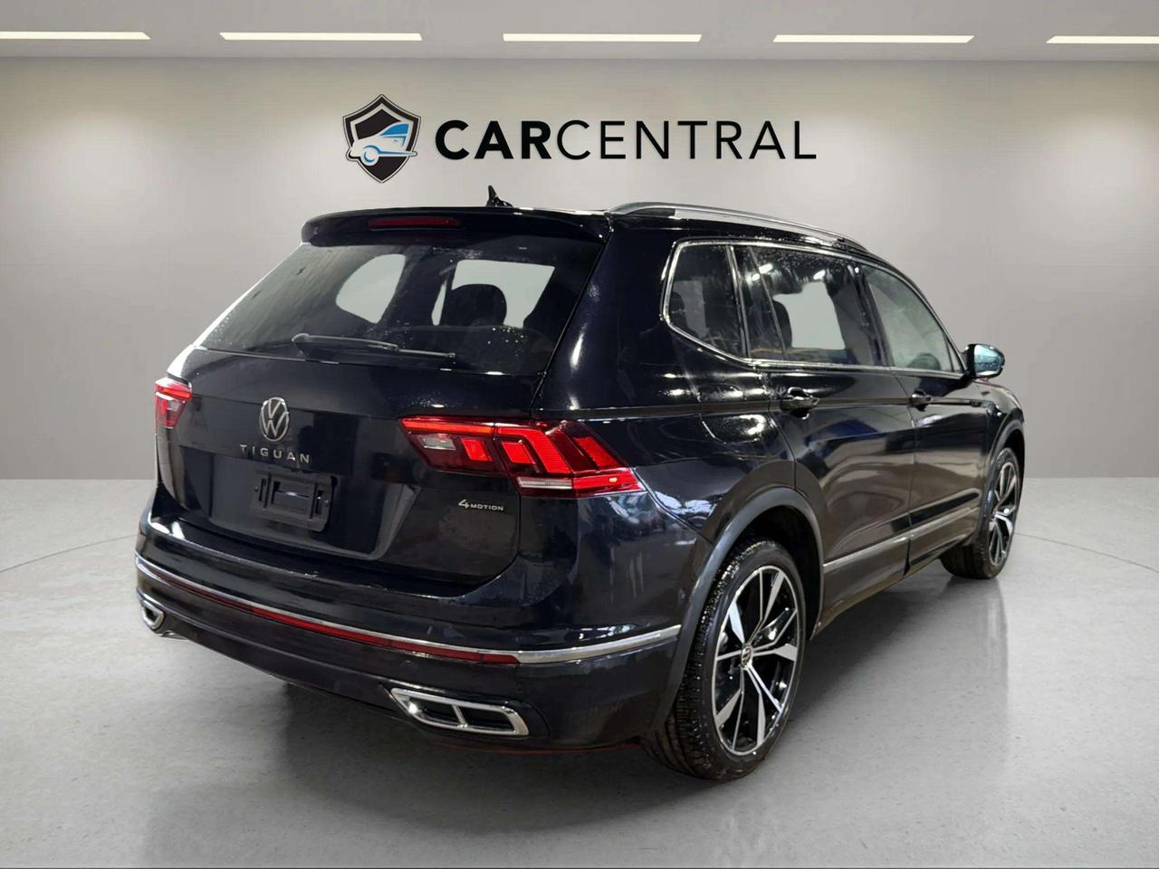 2023 Volkswagen Tiguan HIGHLINE | R-LINE | AWD | LEATHER | CLEAN CARFAX Photo