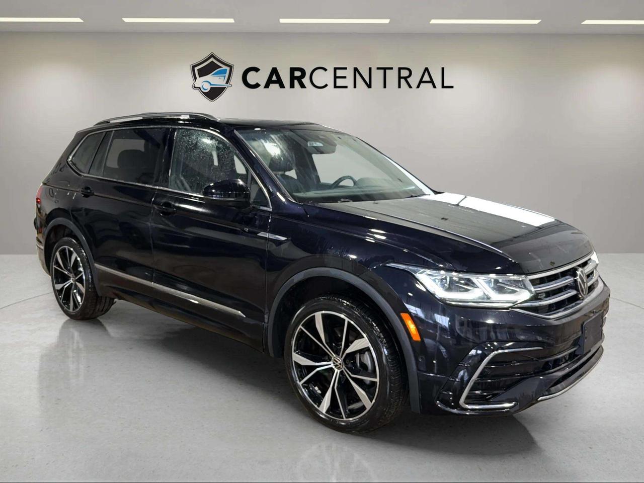 2023 Volkswagen Tiguan HIGHLINE | R-LINE | AWD | LEATHER | CLEAN CARFAX Photo