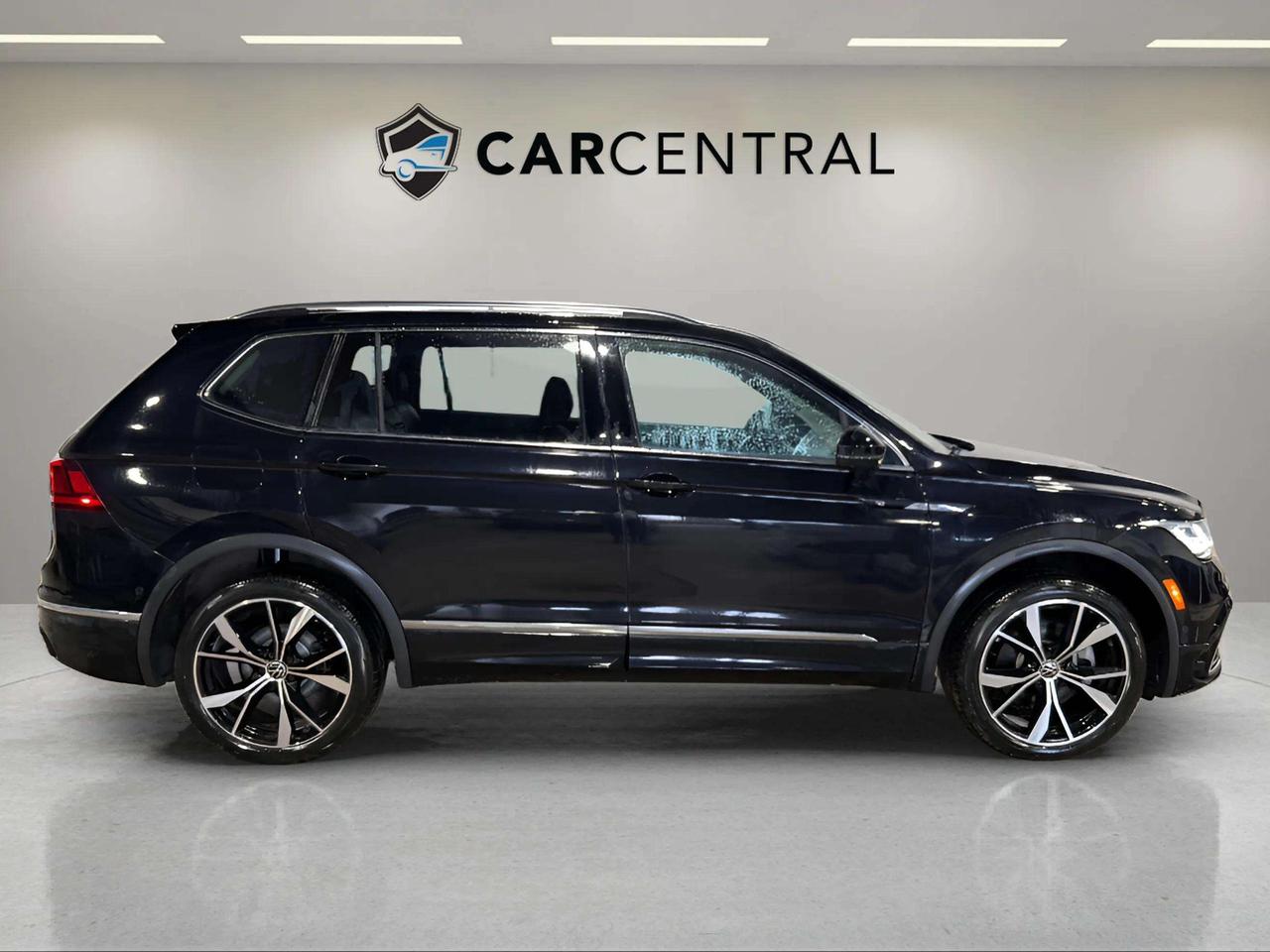2023 Volkswagen Tiguan HIGHLINE | R-LINE | AWD | LEATHER | CLEAN CARFAX Photo