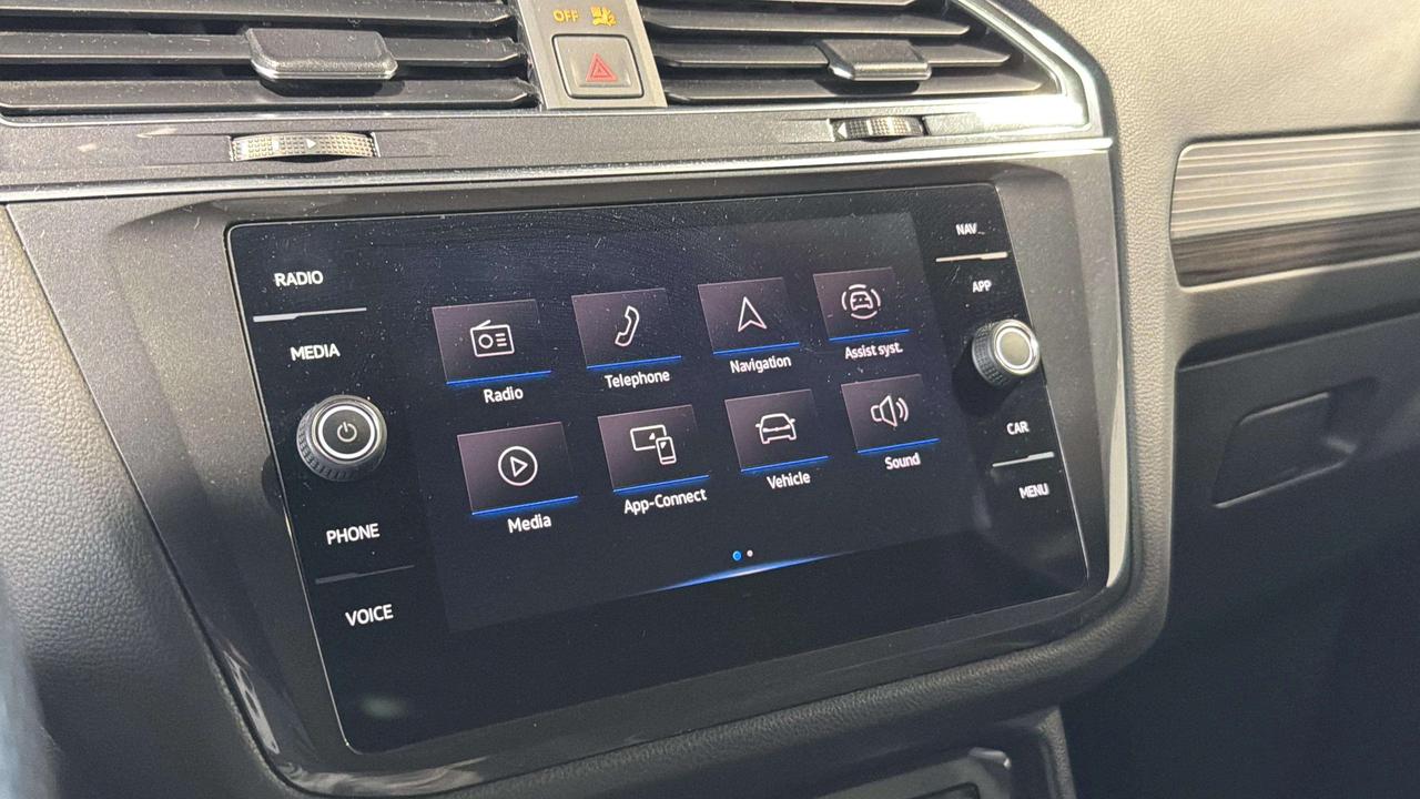 2023 Volkswagen Tiguan HIGHLINE | R-LINE | AWD | LEATHER | CLEAN CARFAX Photo