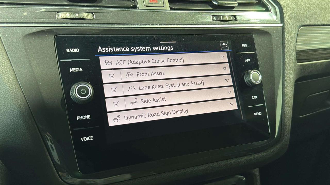 2023 Volkswagen Tiguan HIGHLINE | R-LINE | AWD | LEATHER | CLEAN CARFAX Photo