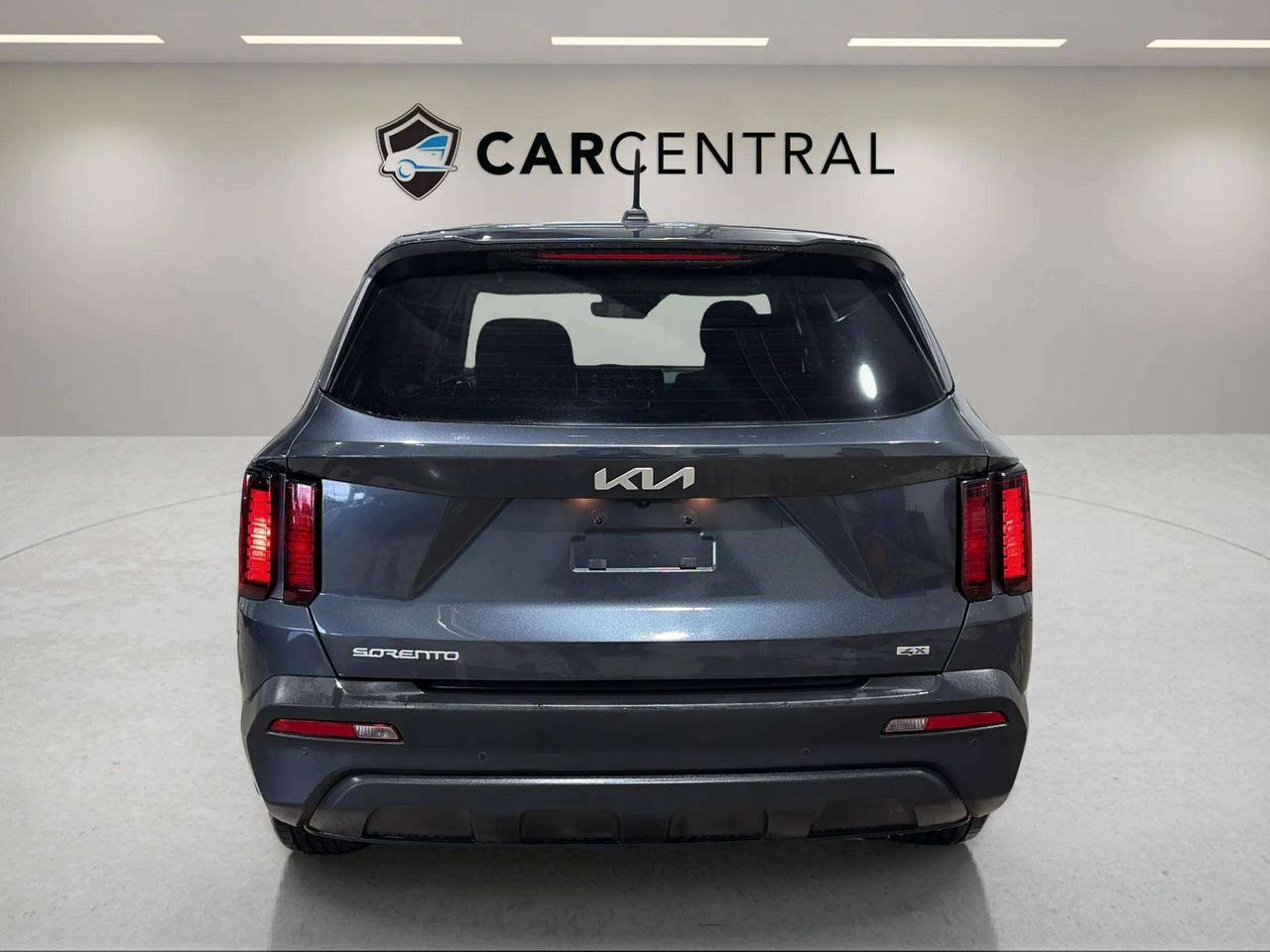 2023 Kia Sorento LX | AWD | 3RD ROW SEATS | CLEAN CARFAX Photo3