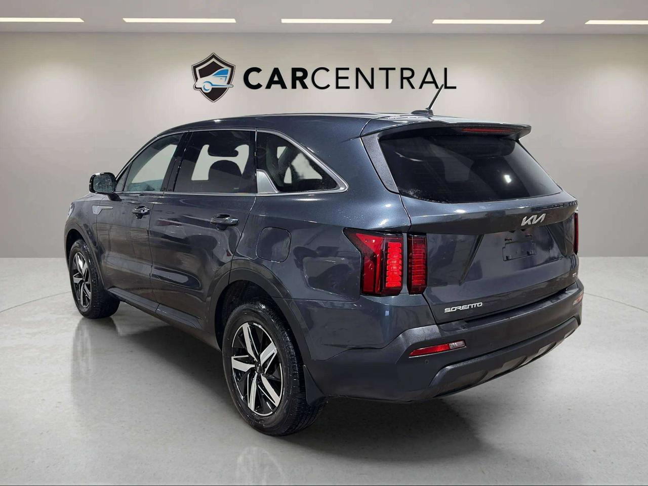 2023 Kia Sorento LX | AWD | 3RD ROW SEATS | CLEAN CARFAX Photo