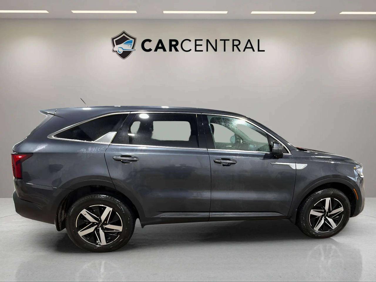 2023 Kia Sorento LX | AWD | 3RD ROW SEATS | CLEAN CARFAX Photo