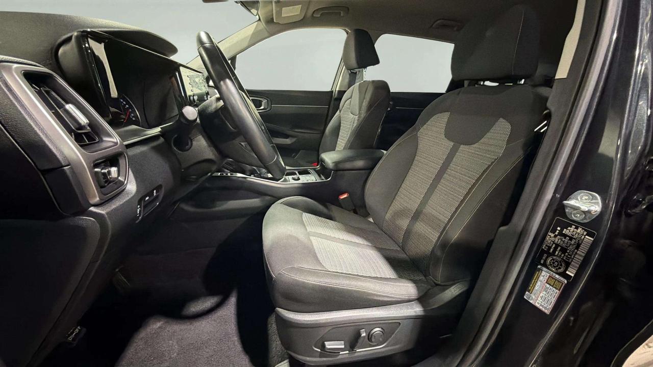 2023 Kia Sorento LX | AWD | 3RD ROW SEATS | CLEAN CARFAX Photo