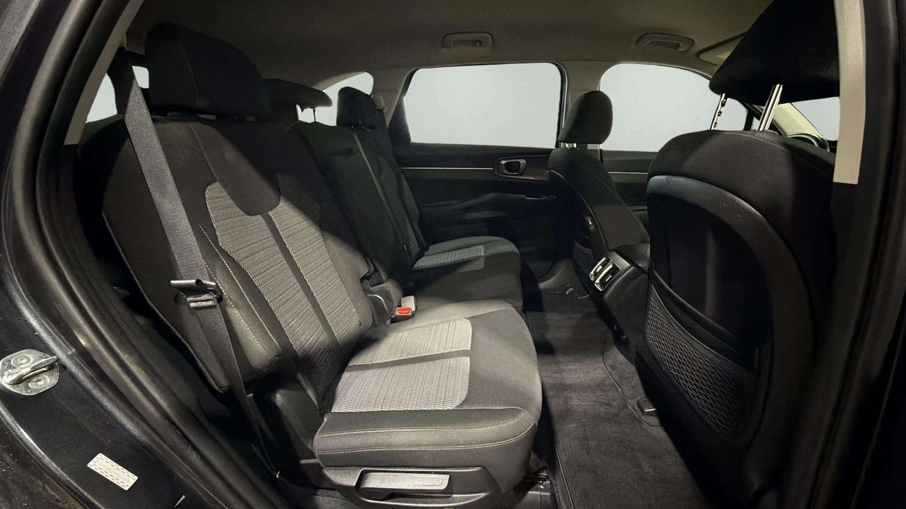 2023 Kia Sorento LX | AWD | 3RD ROW SEATS | CLEAN CARFAX Photo