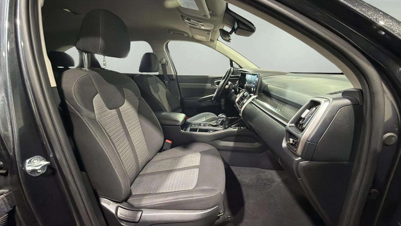 2023 Kia Sorento LX | AWD | 3RD ROW SEATS | CLEAN CARFAX Photo