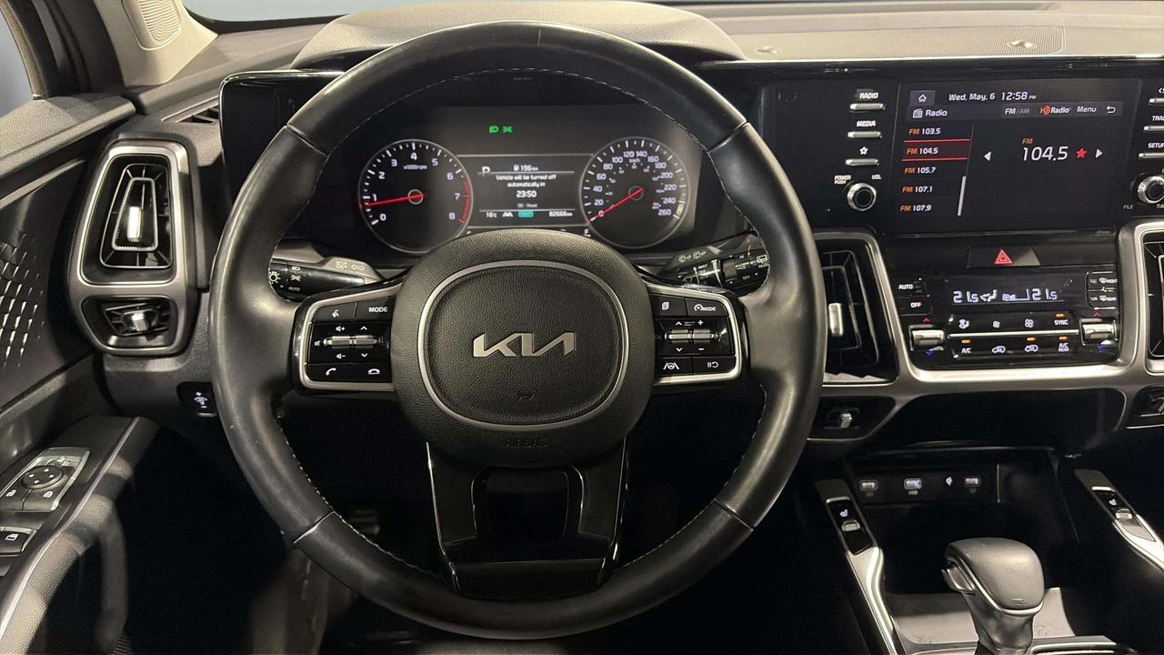 2023 Kia Sorento LX | AWD | 3RD ROW SEATS | CLEAN CARFAX Photo