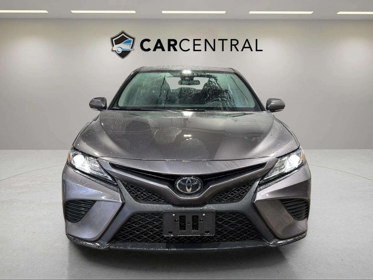 2019 Toyota Camry SE | HEATED SEATS | ALLOY'S | CARPLAY | CLEAN CARF Photo