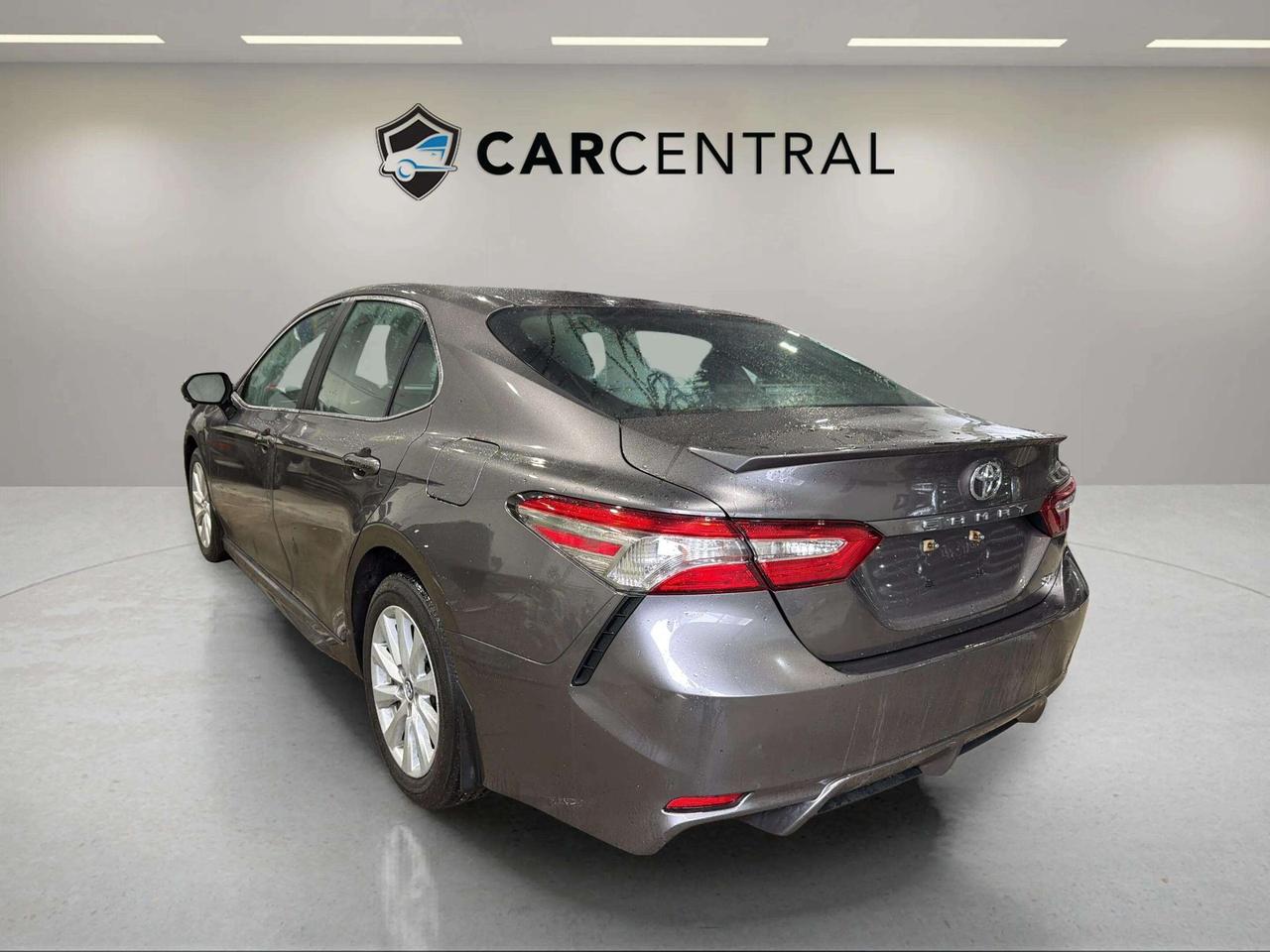 2019 Toyota Camry SE | HEATED SEATS | ALLOY'S | CARPLAY | CLEAN CARF Photo