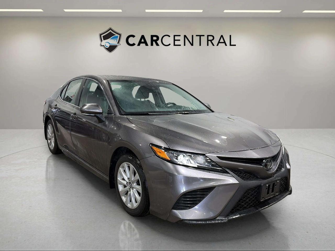 2019 Toyota Camry SE | HEATED SEATS | ALLOY'S | CARPLAY | CLEAN CARF Photo